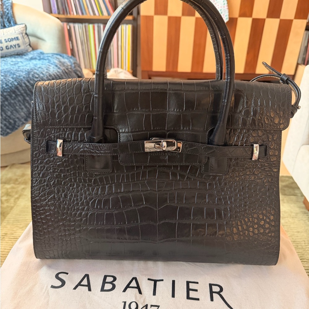 Sabatier 1947 BELLECOUR 617 BLACK CROCO
Black croco embossed leather